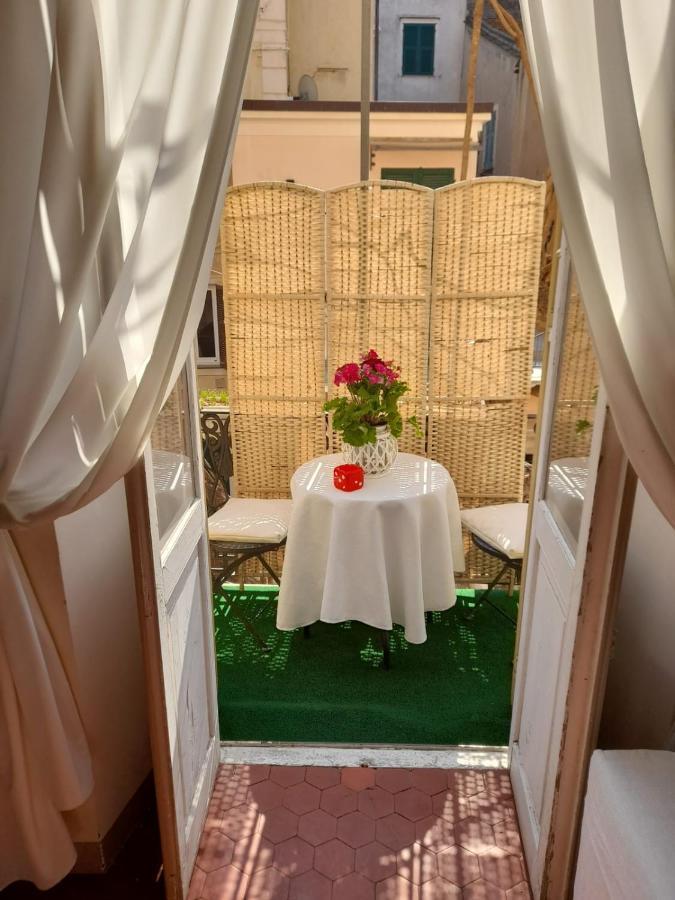 Hotel Glicine Нолі Екстер'єр фото