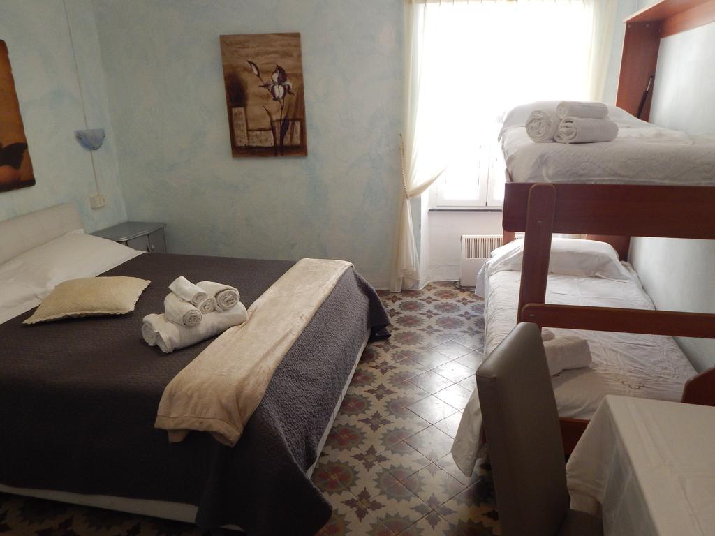 Hotel Glicine Нолі Екстер'єр фото