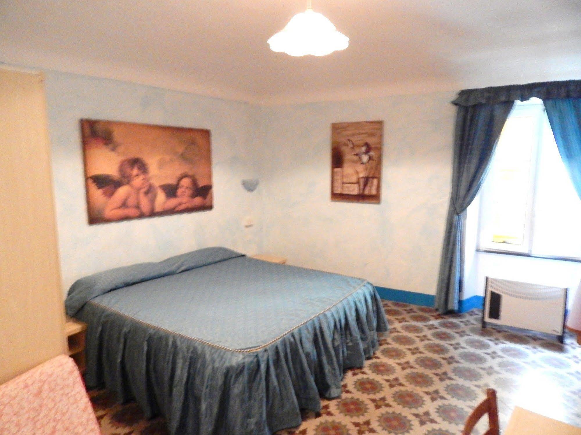 Hotel Glicine Нолі Екстер'єр фото