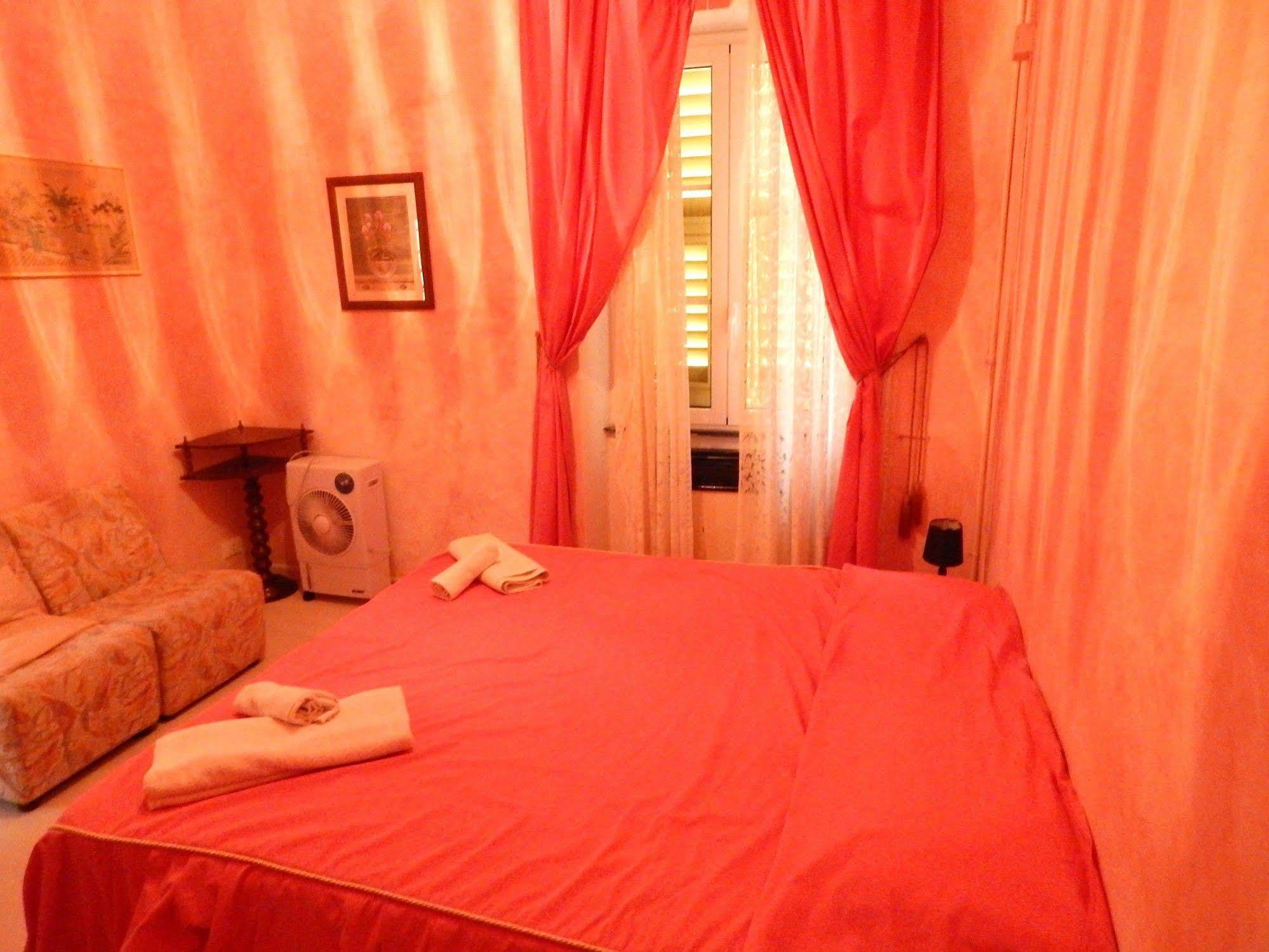 Hotel Glicine Нолі Екстер'єр фото