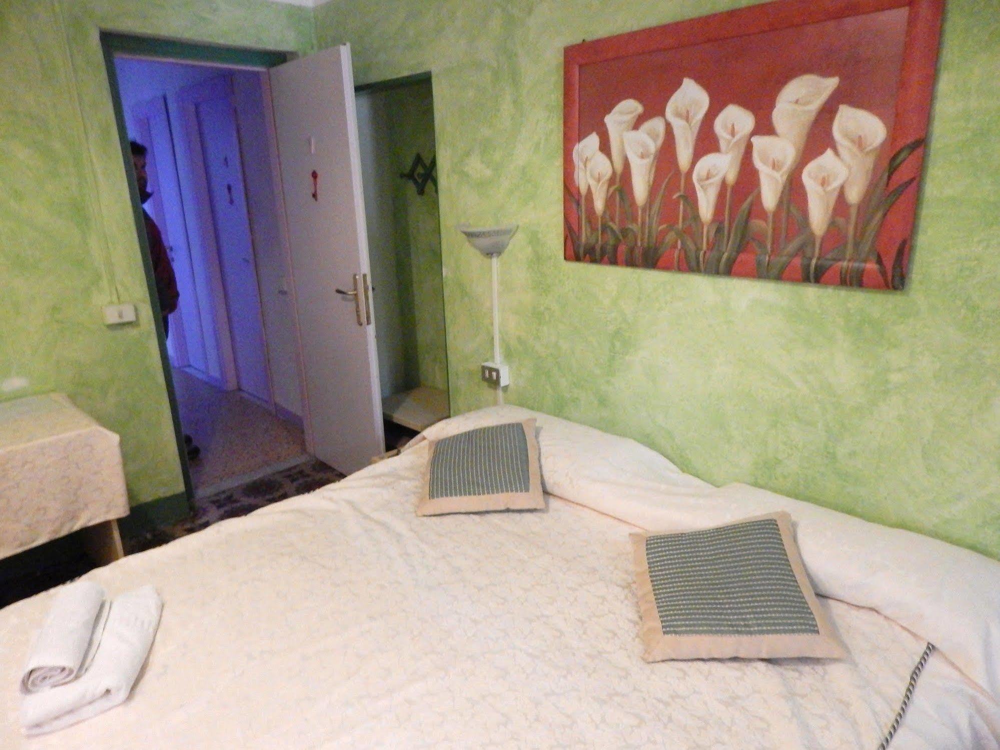 Hotel Glicine Нолі Екстер'єр фото